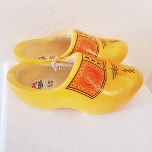 unbranded Shoes - Women's Painted Wooden Clogs unbranded Shoes - Women's Painted Wooden Clogs